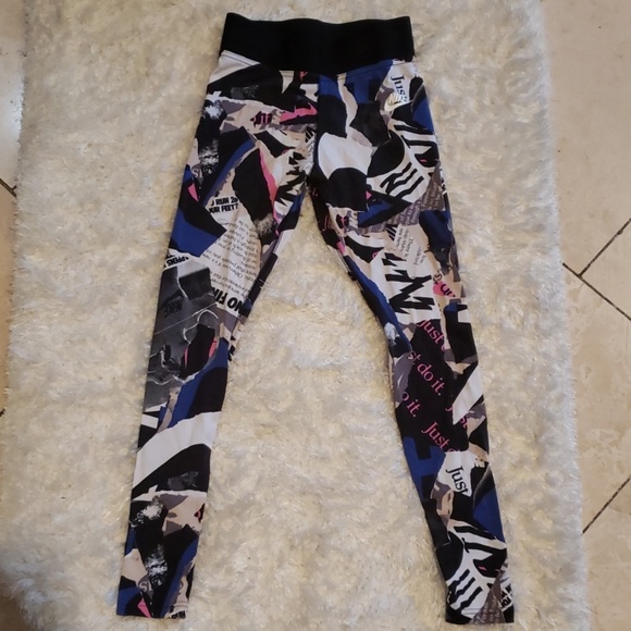 Nike Pants - Nike newspaper print leggings size small